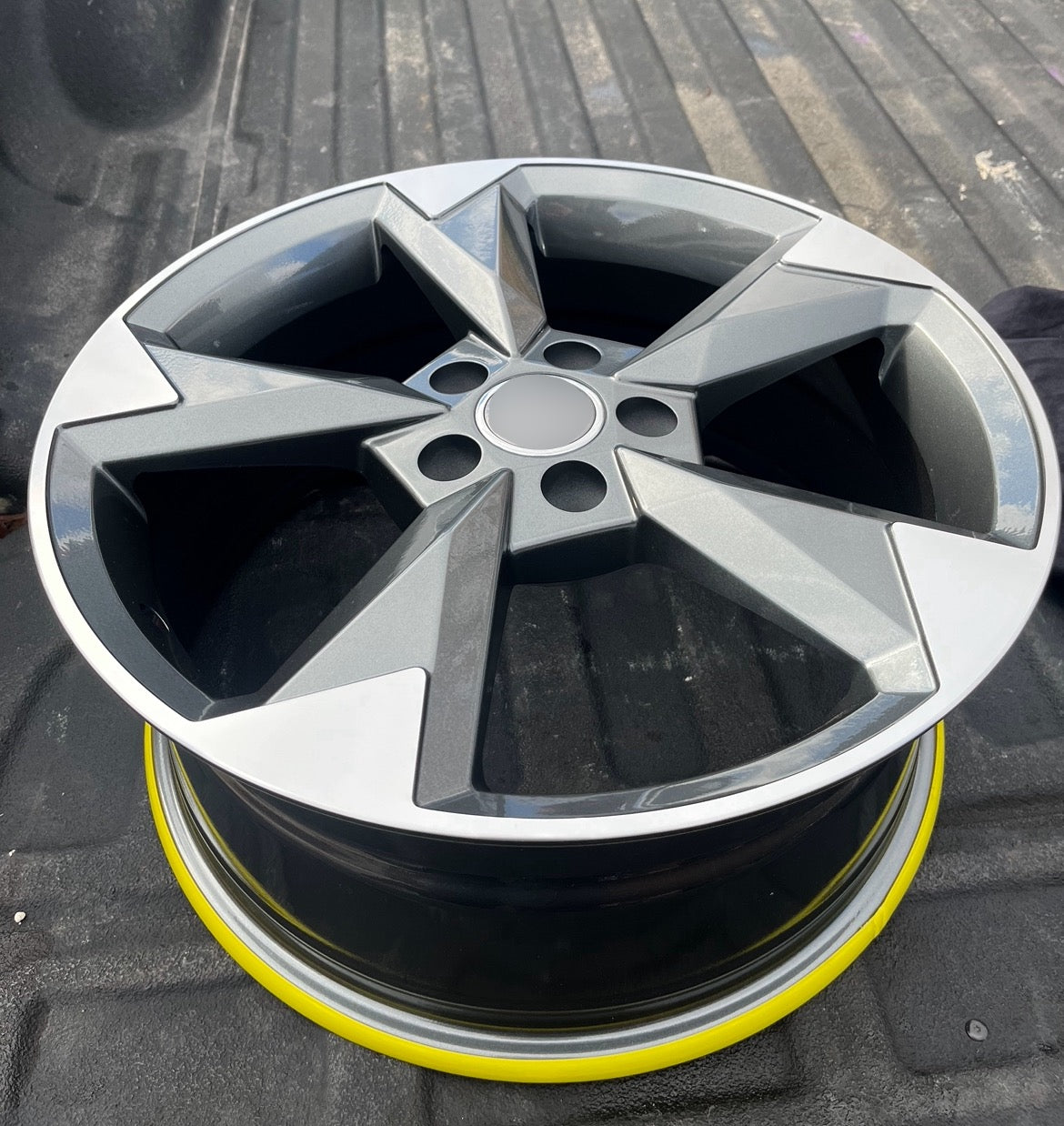 RR series 13 alloy wheel 5x112 18x8